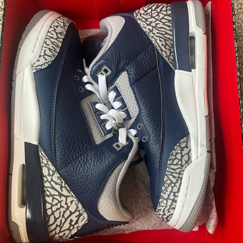 Boys size 6.5 (women’s 7.5/8) air Jordan 3 Midnight Navy
